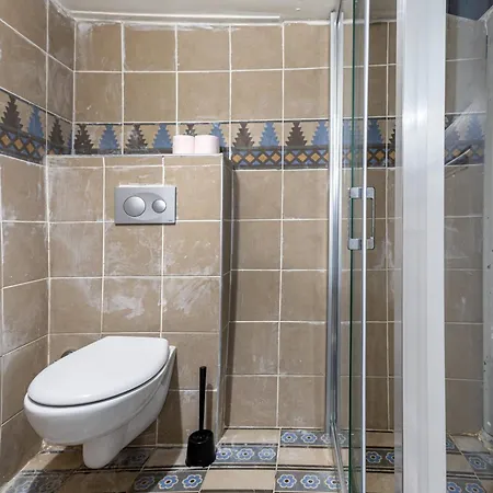 9 Person Garden 5min To Clock Tower Villa İzmir