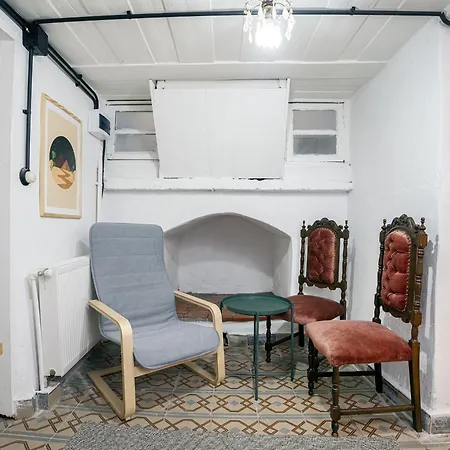 9 Person Garden 5min To Clock Tower Villa İzmir