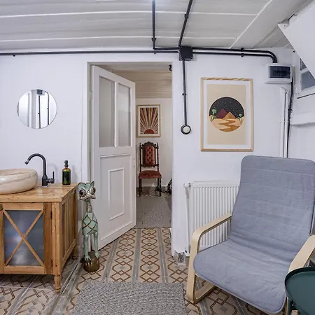 9 Person Garden 5min To Clock Tower Villa