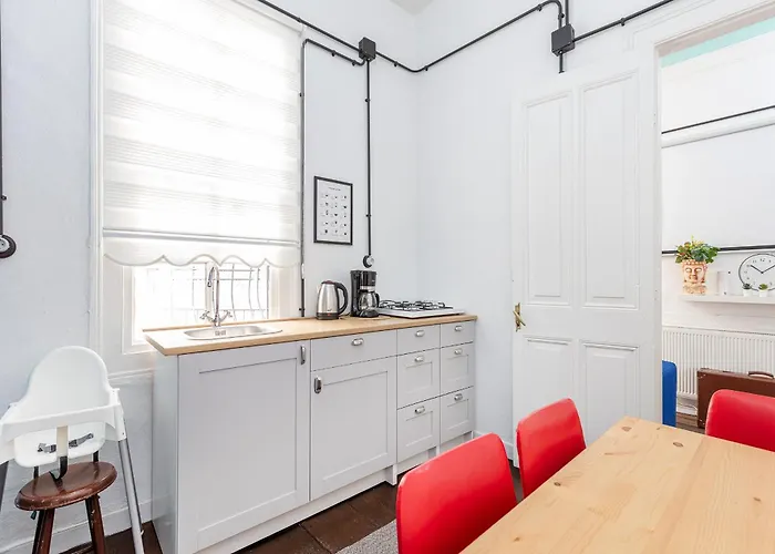 9 Person Garden 5min To Clock Tower Smirne