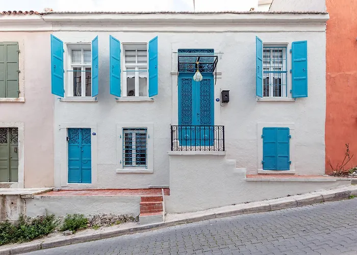 9 Person Garden 5min To Clock Tower Villa Smirne