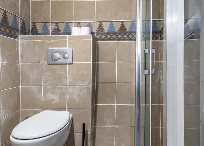 9 Person Garden 5min To Clock Tower Villa Smirne