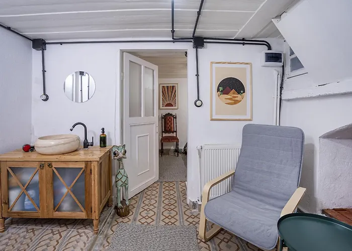 9 Person Garden 5min To Clock Tower Villa