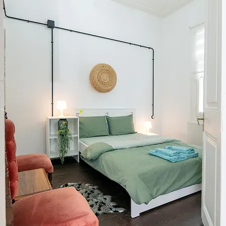 9 Person Garden 5min To Clock Tower